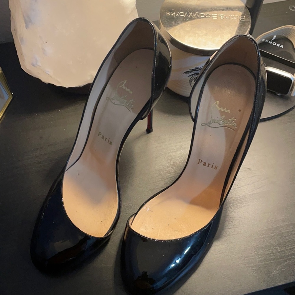 Used Louboutin Helmour pump sz 39.5